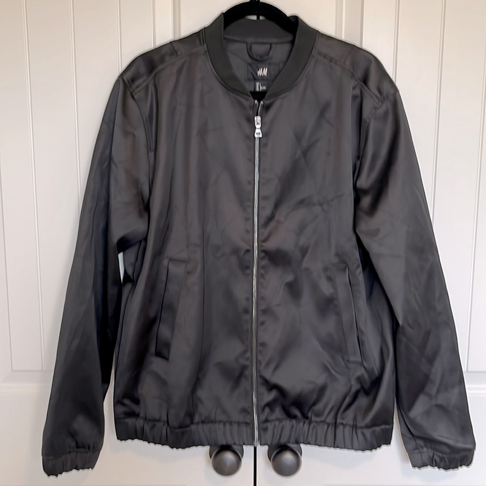 H&M size L Bomber Jacket. Poly fabric looks & feels smooth. Excellent condition